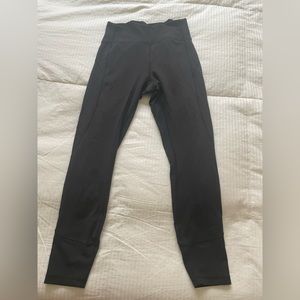 Lululemon In Movement tight size 6 25”